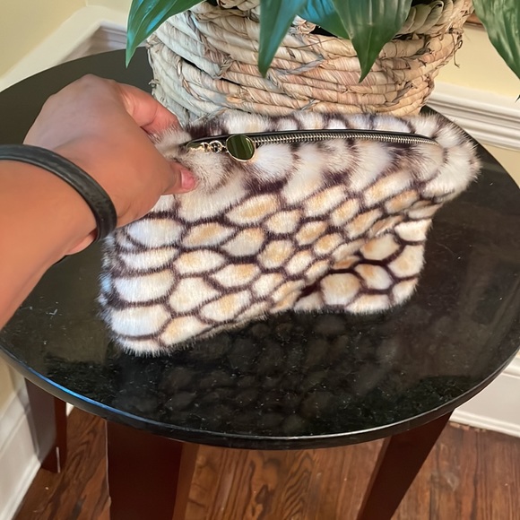Fur wristlets Purse. - Picture 6 of 9